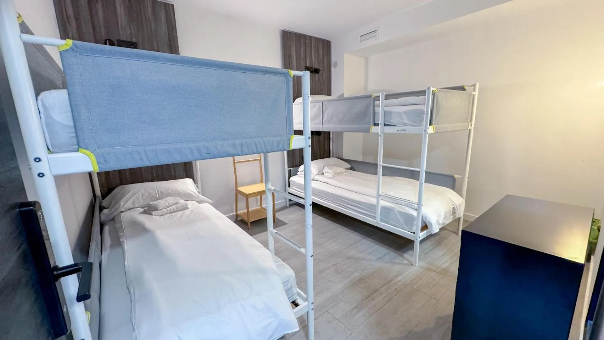 Zur Boutique Hostel Fuengirola Spain